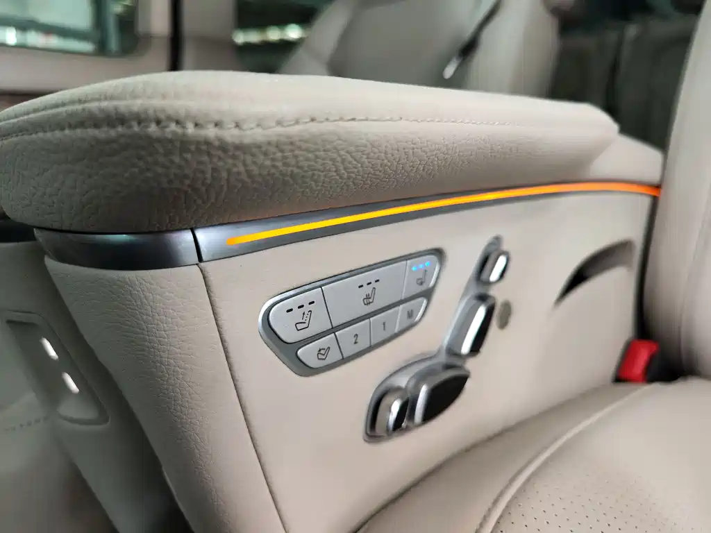 Mercedes-Benz V-Class 2023 — фото 23