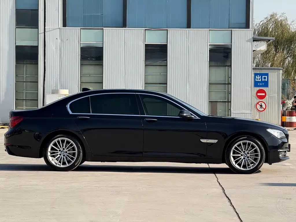 BMW 7 Series 2015 — фото 8