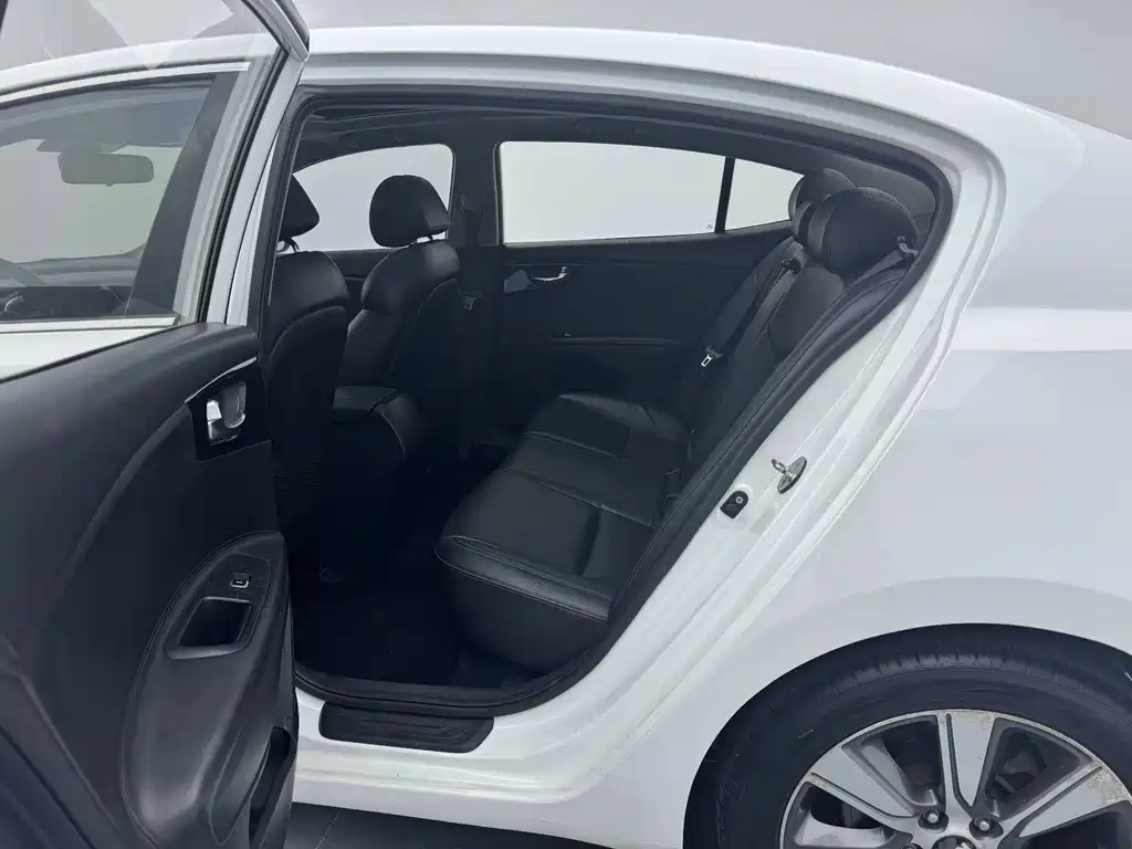 Kia K4 2016 — фото 15