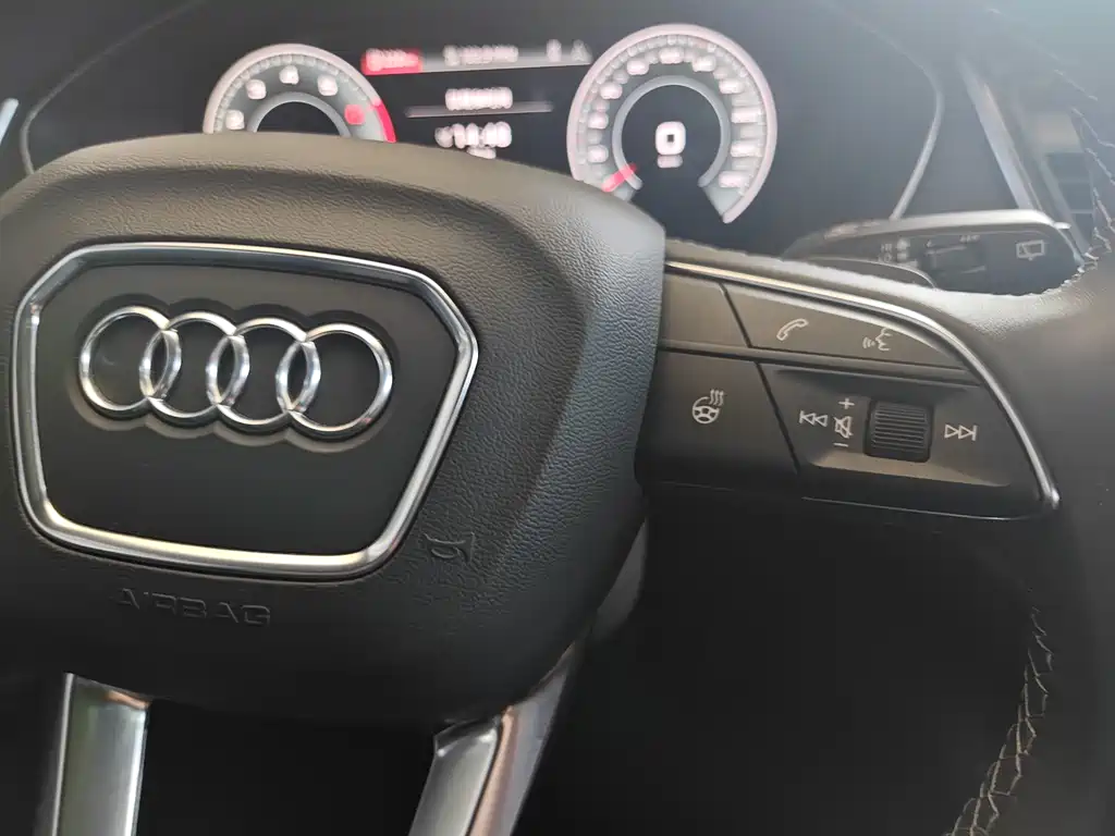 Audi Q5L 2023 — фото 13