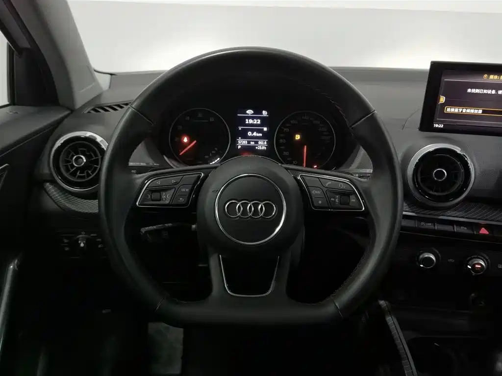 Audi Q2L 2023 — фото 11