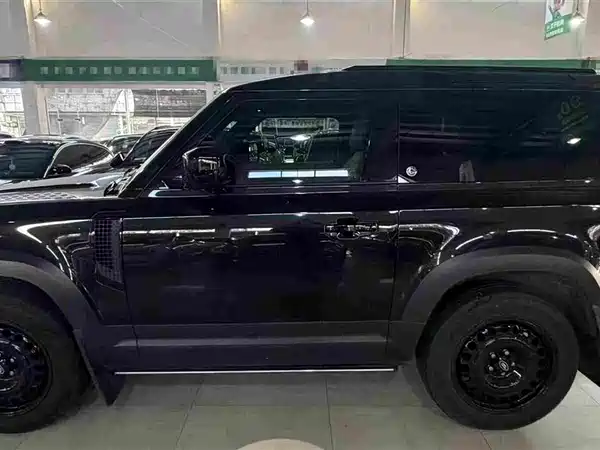 Land Rover Defender 2022
