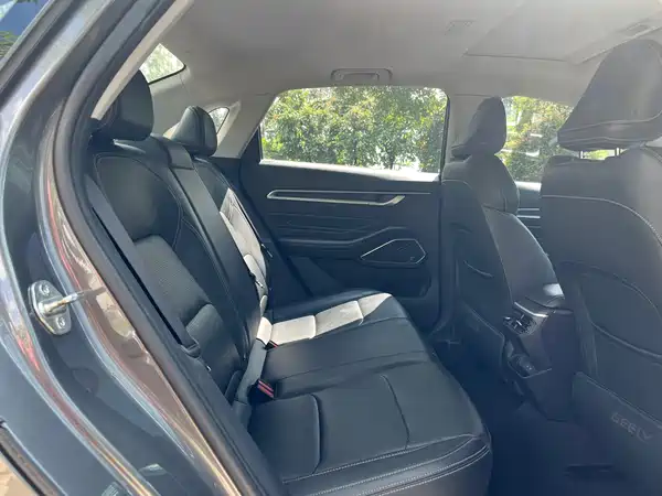 Geely Emgrand 2022