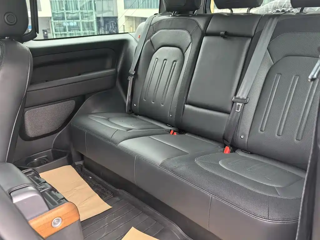 Land Rover Defender 2022