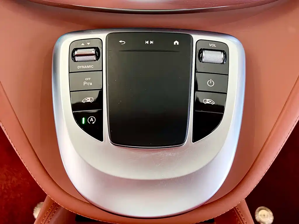 Mercedes-Benz V-Class 2022 — фото 19