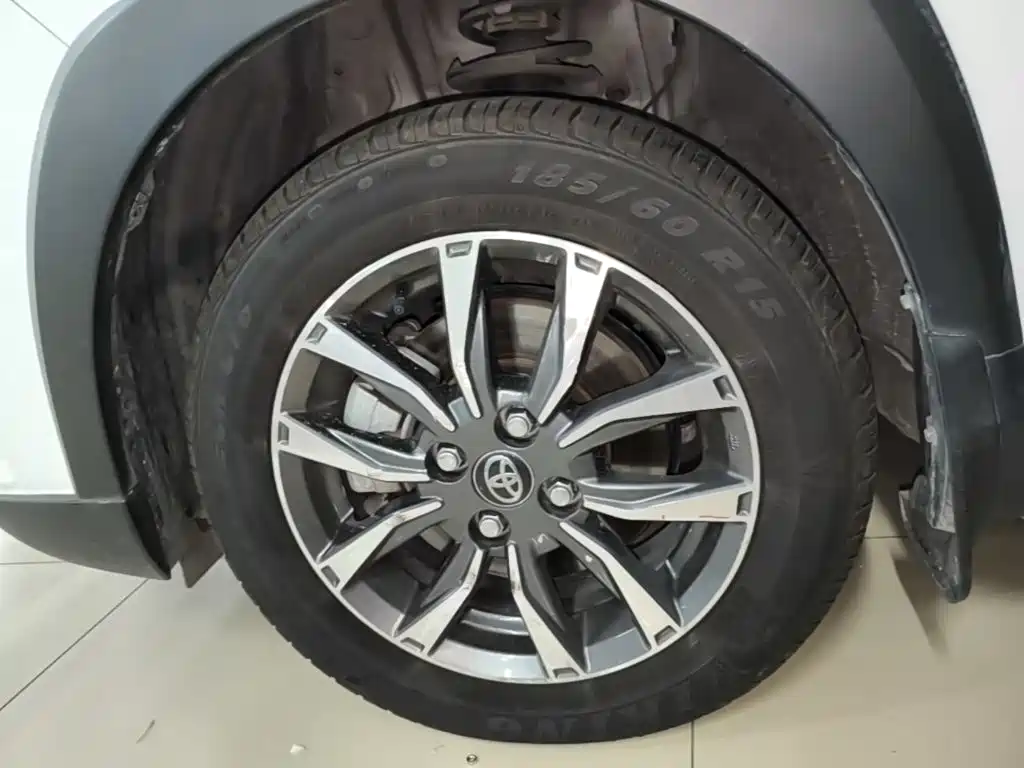 Toyota Yaris L 2023 — фото 23