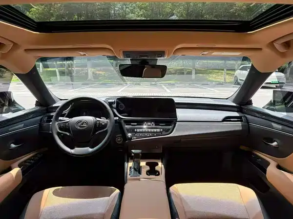 Lexus ES 2024