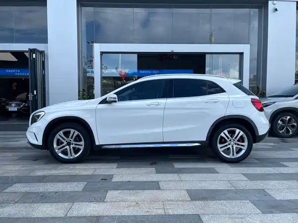 Mercedes-Benz GLA 2015