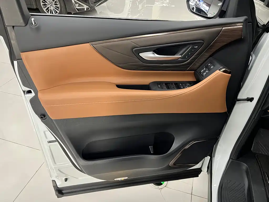 Toyota Wilfa 2025 — фото 17