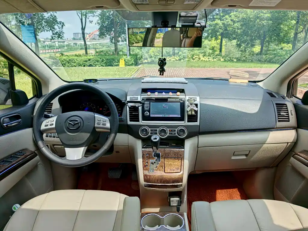 Mazda 8 2013