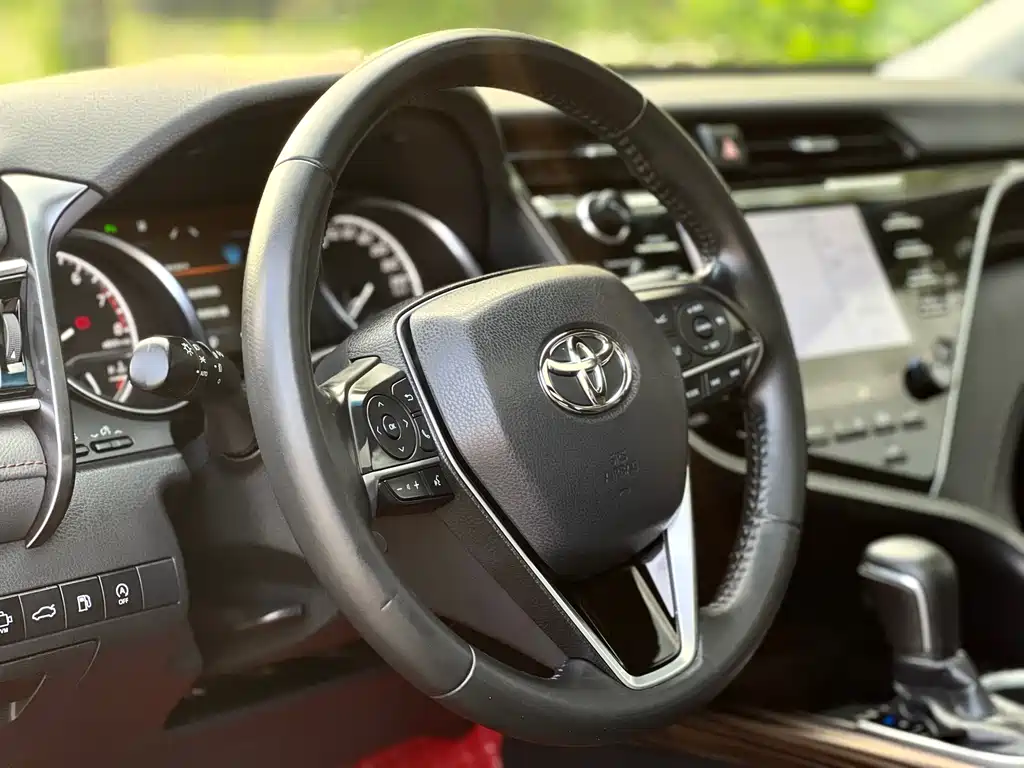 Toyota Camry 2018 — фото 20