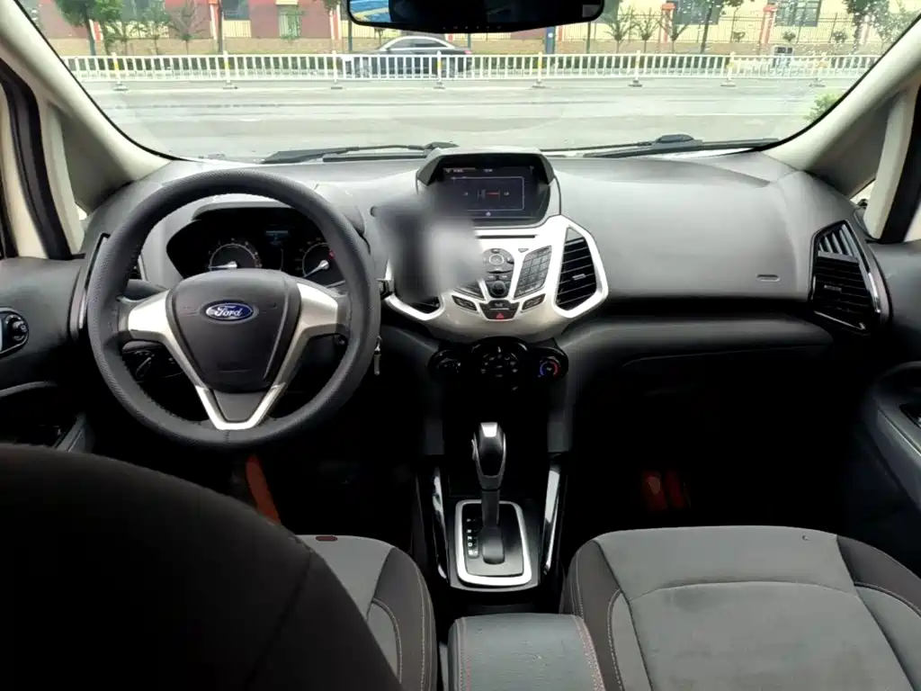 Ford EcoSport 2015 — фото 10