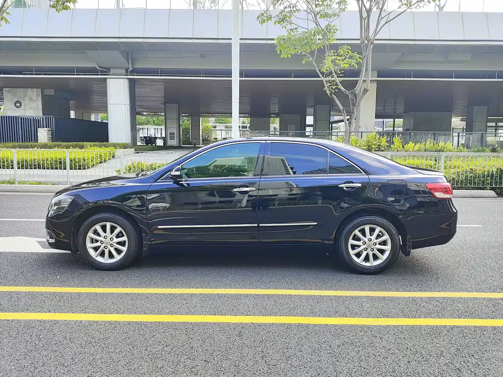 Toyota Camry 2014 — фото 8