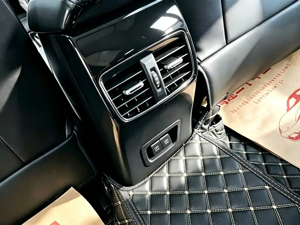 Toyota Corolla 2023 — фото 11