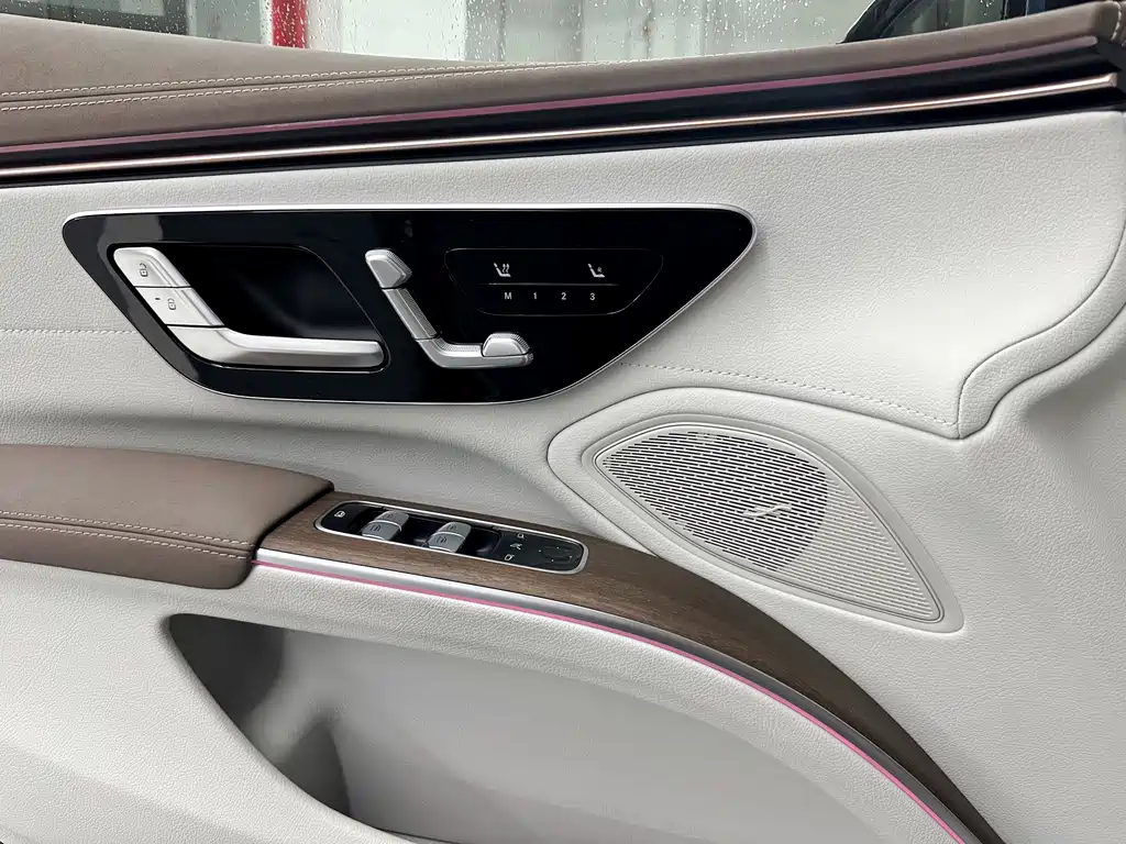 Mercedes-Benz EQS 2024 — фото 19
