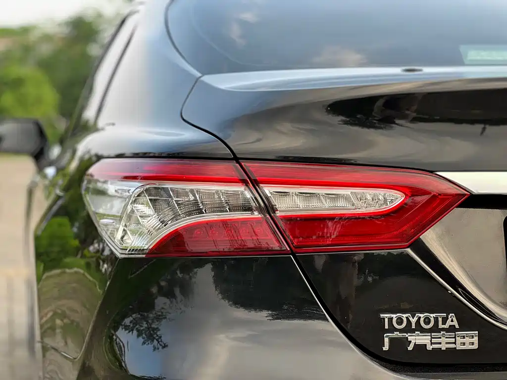 Toyota Camry 2018 — фото 29