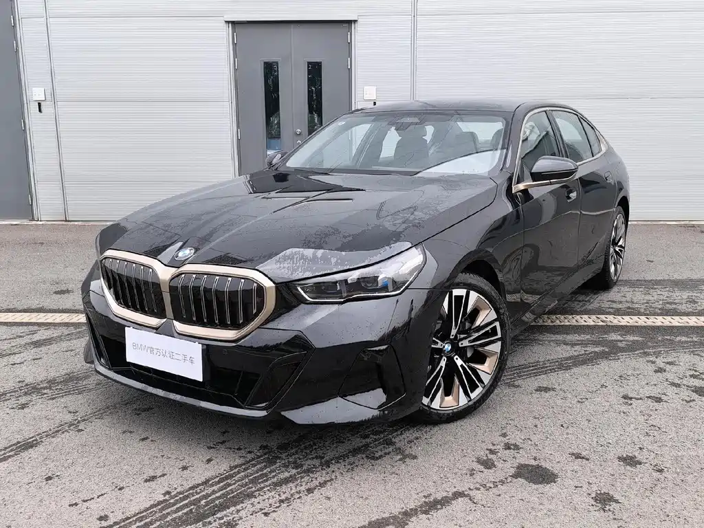 BMW 5 Series — фото 1