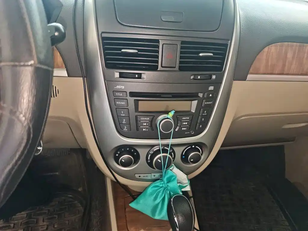 Buick Excelle 2015 — фото 14