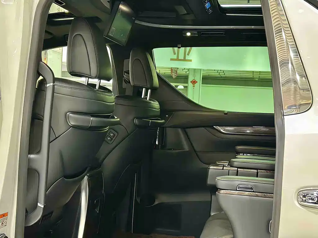Toyota Alphard 2023 — фото 12