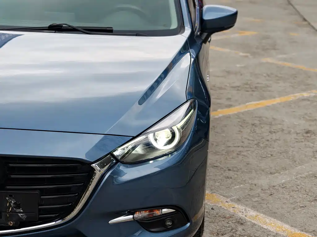 Mazda 3 Axela 2018 — фото 13
