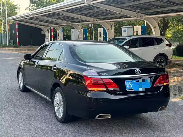 Toyota Crown 2014