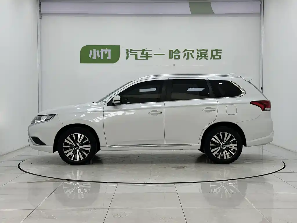Mitsubishi Outlander 2022 — фото 5