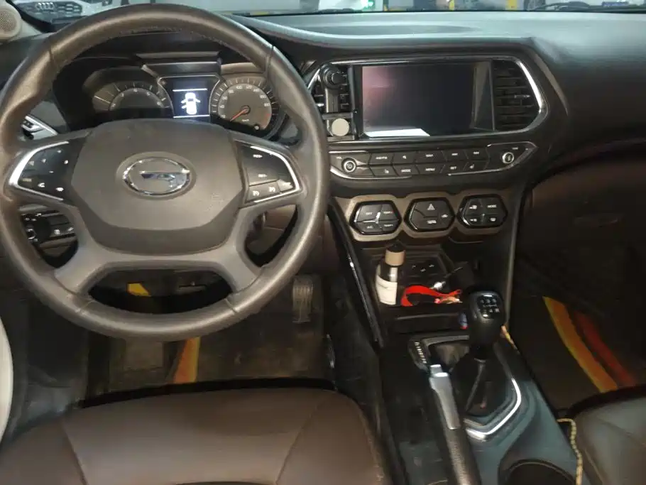 GAC Trumpchi GS4 2016 — фото 12