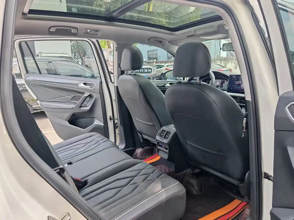 Volkswagen Tiguan L 2023 — фото 10