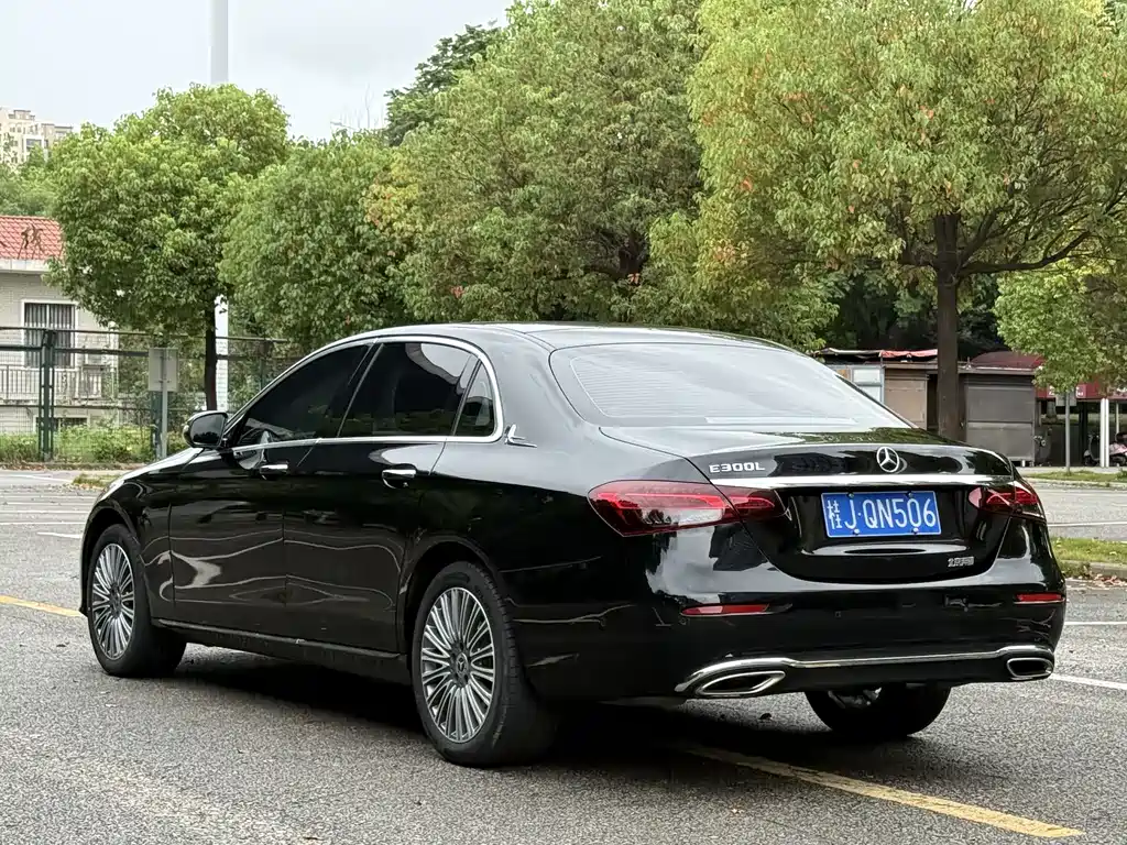 Mercedes-Benz E-Class 2023 — фото 11