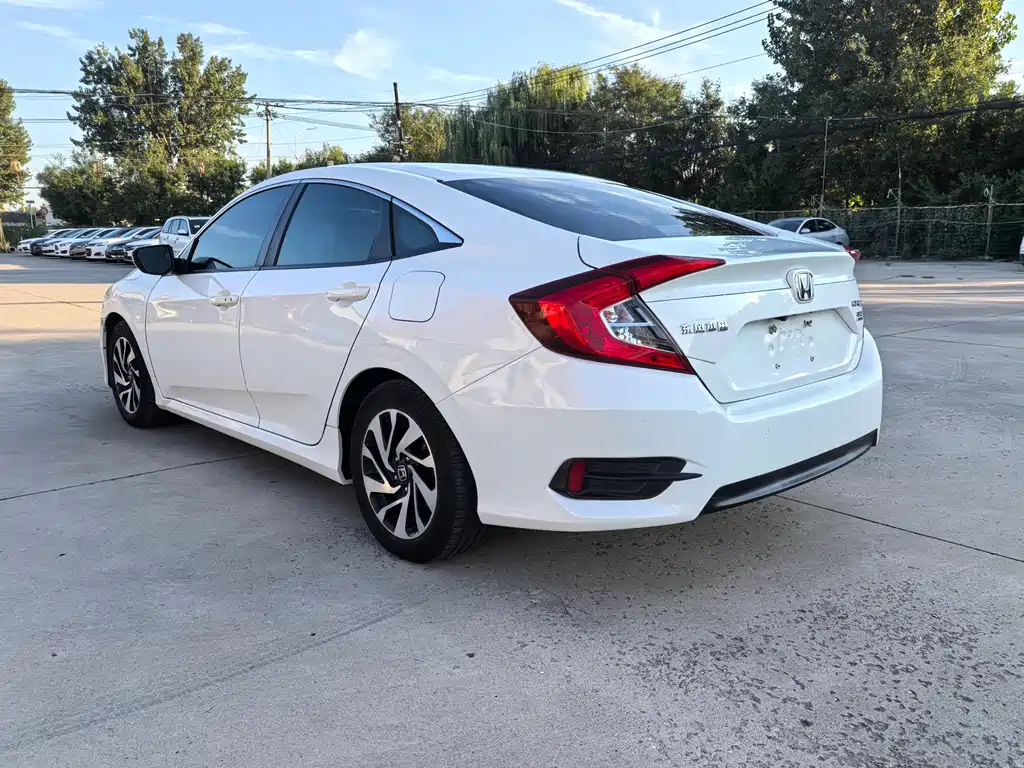 Honda Civic 2018 — фото 5