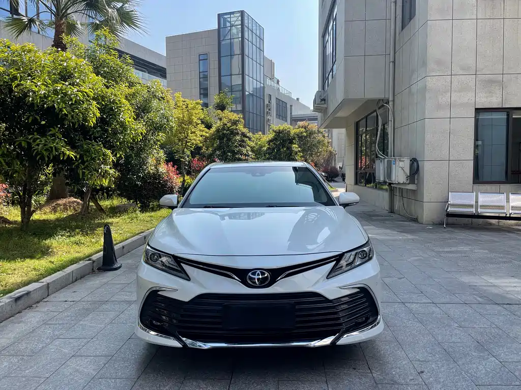 Toyota Camry 2024 — фото 2
