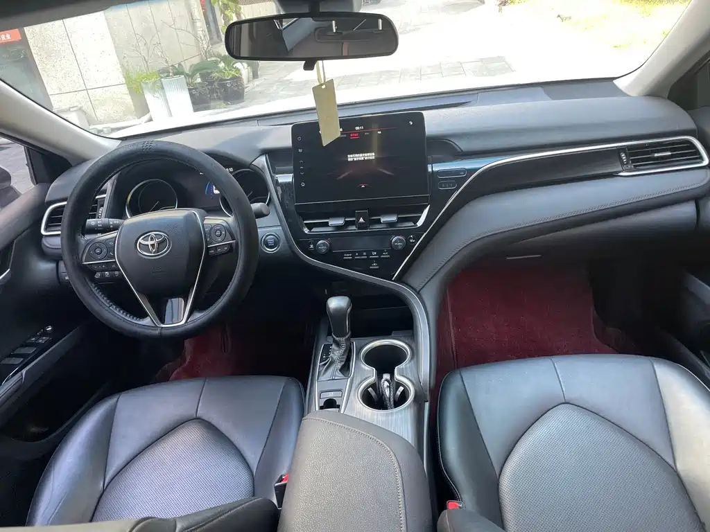 Toyota Camry 2024 — фото 13