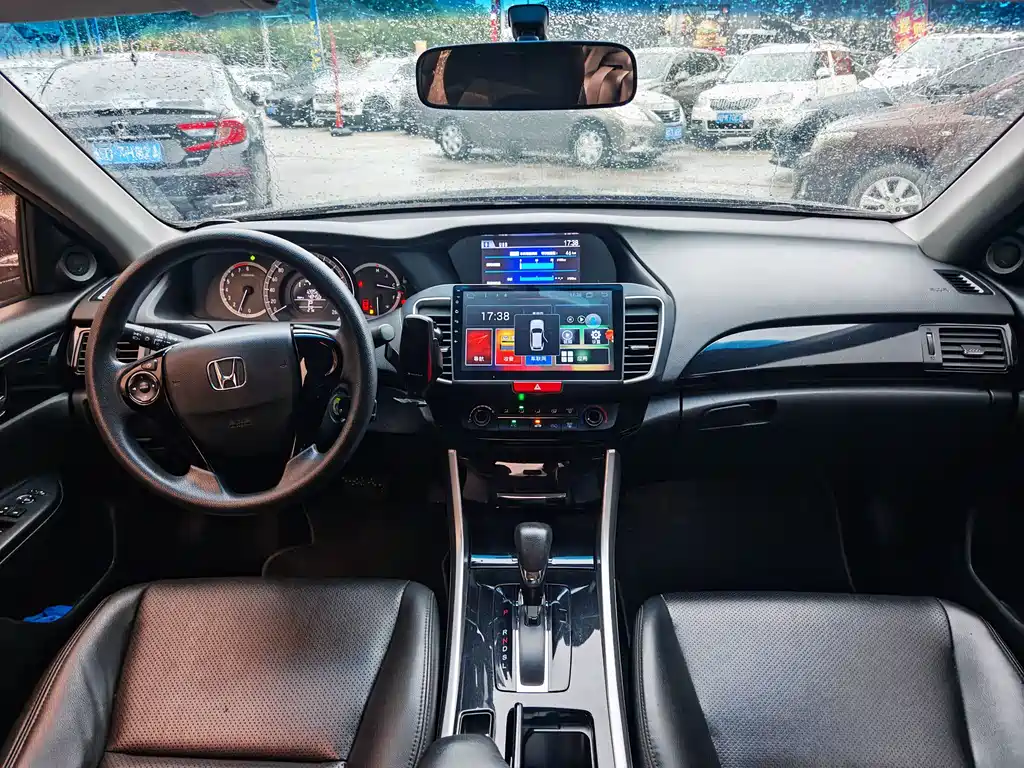 Honda Accord 2018 — фото 9