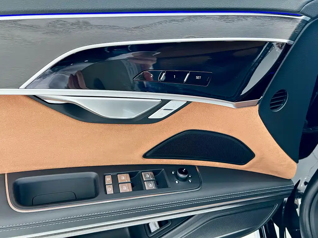 Audi A8 2024 — фото 24