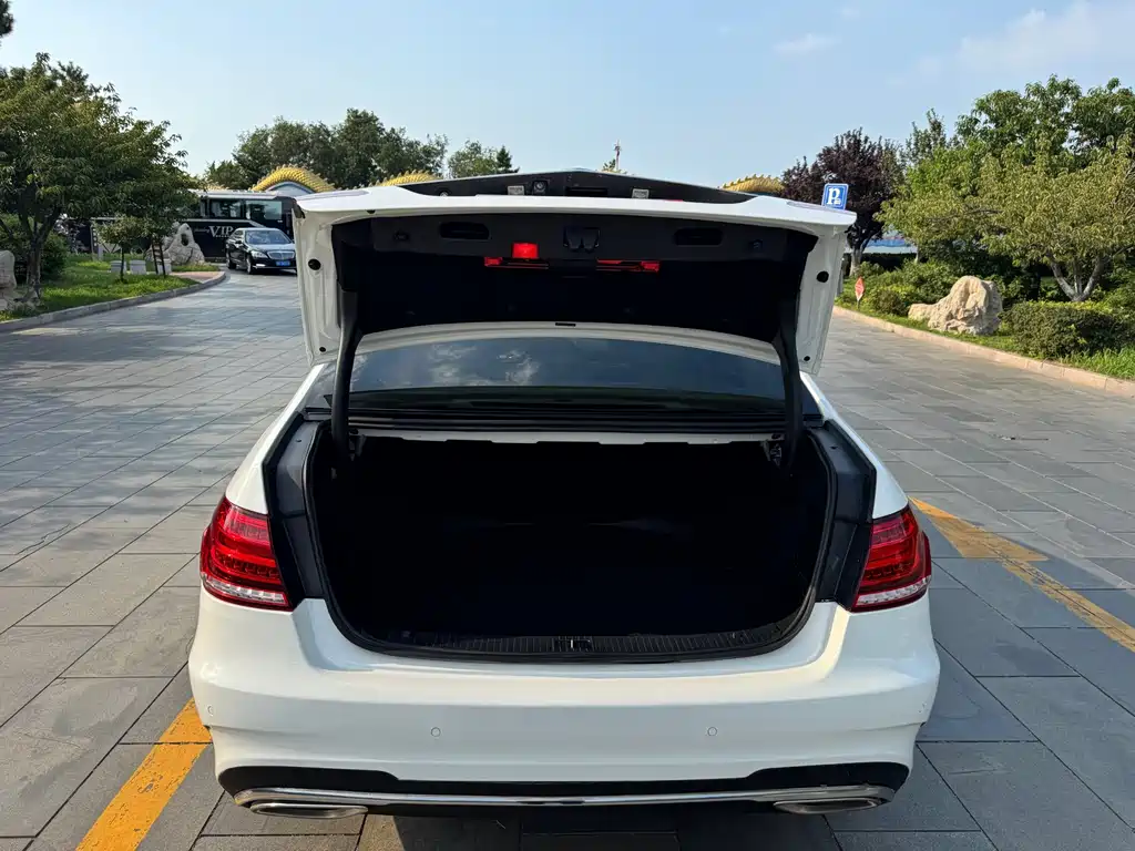 Mercedes-Benz E-Class 2015 — фото 19