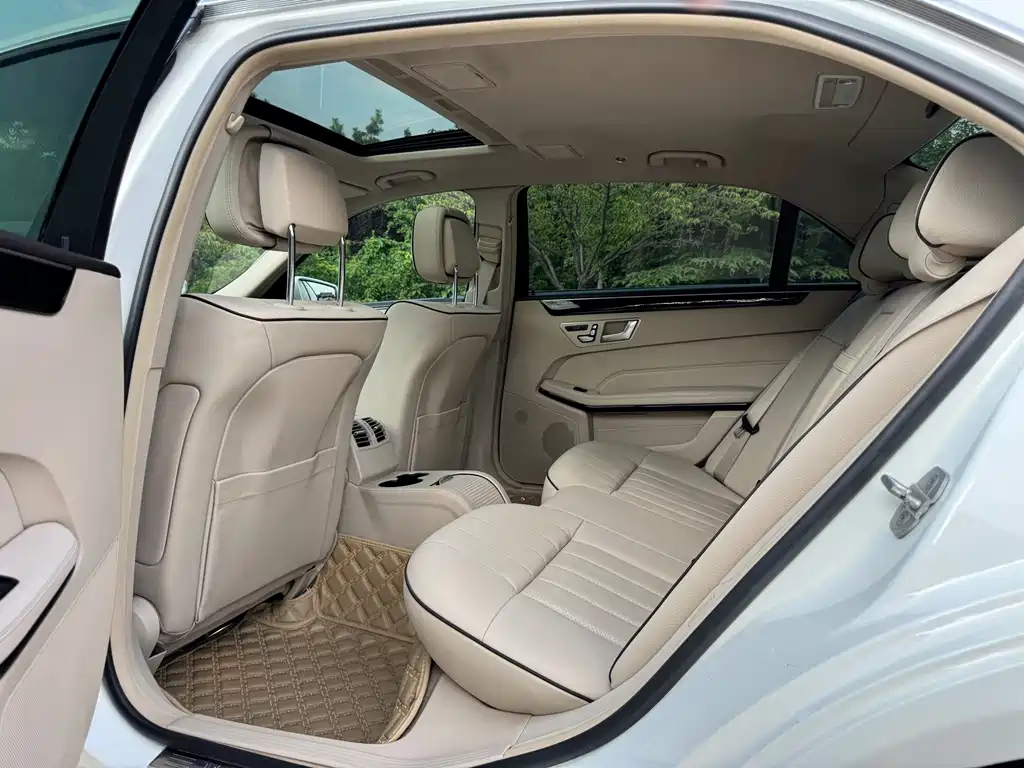 Mercedes-Benz E-Class 2015 — фото 23