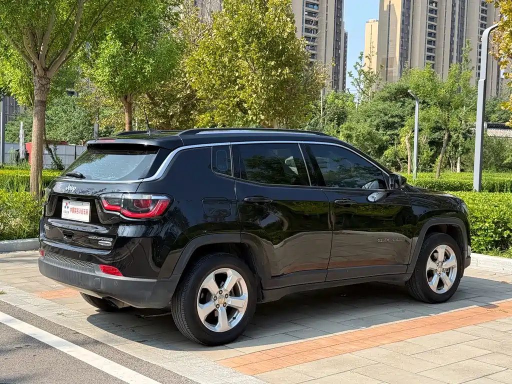 Jeep Compass 2018 — фото 18