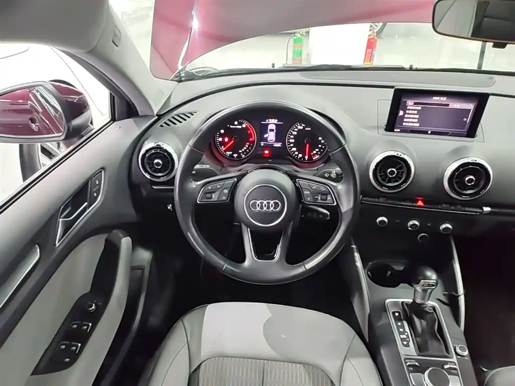 Audi A3 2018 — фото 11