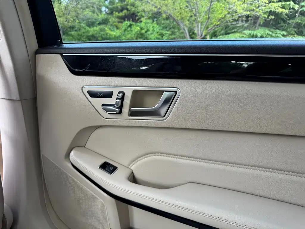 Mercedes-Benz E-Class 2015 — фото 22