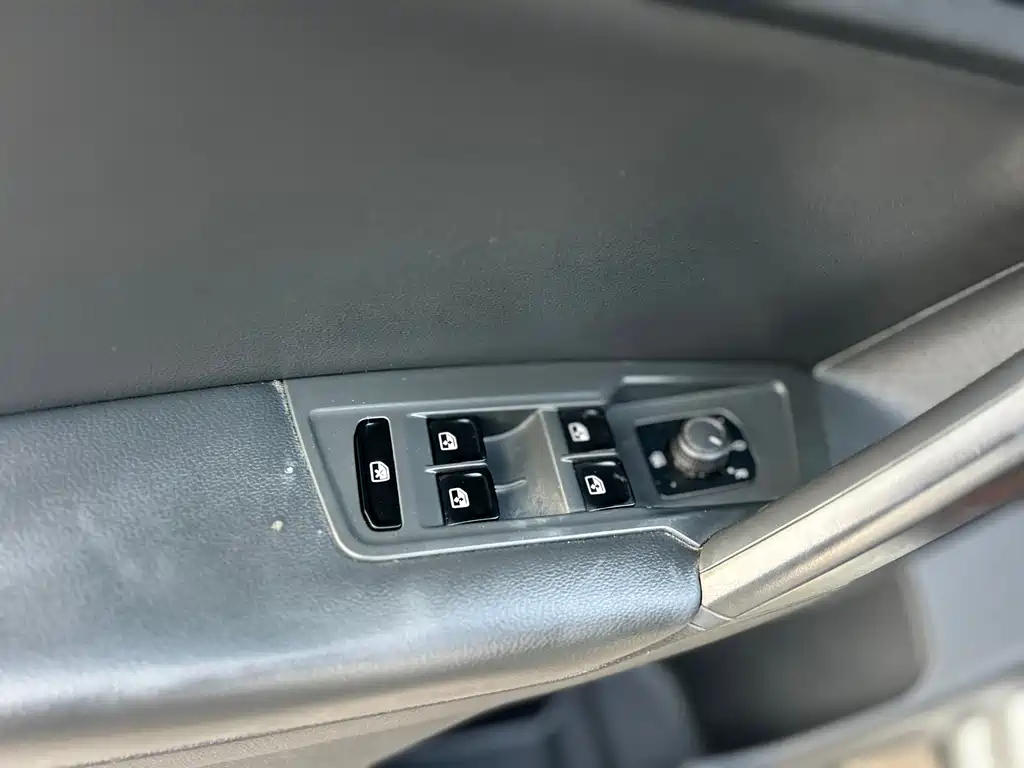 Volkswagen Tiguan L 2017 — фото 28