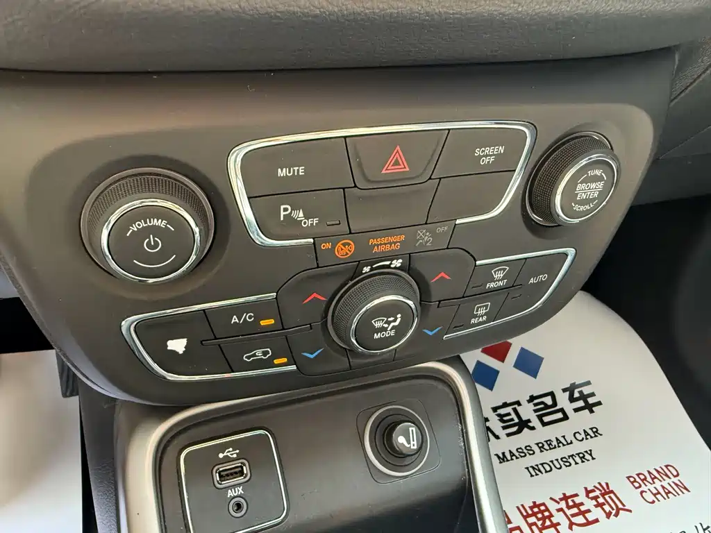 Jeep Compass 2018 — фото 13