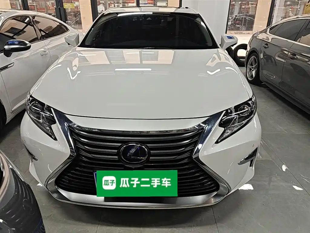 Lexus ES 2018 — фото 3
