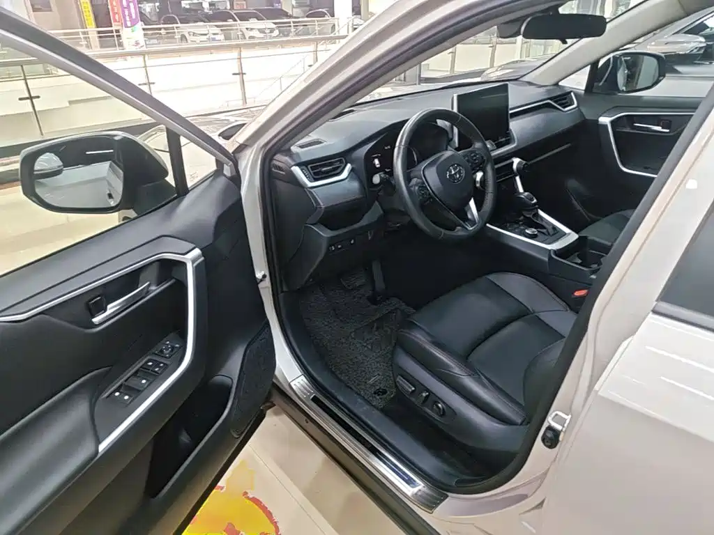 Toyota Wildlander New Energy 2022 — фото 16