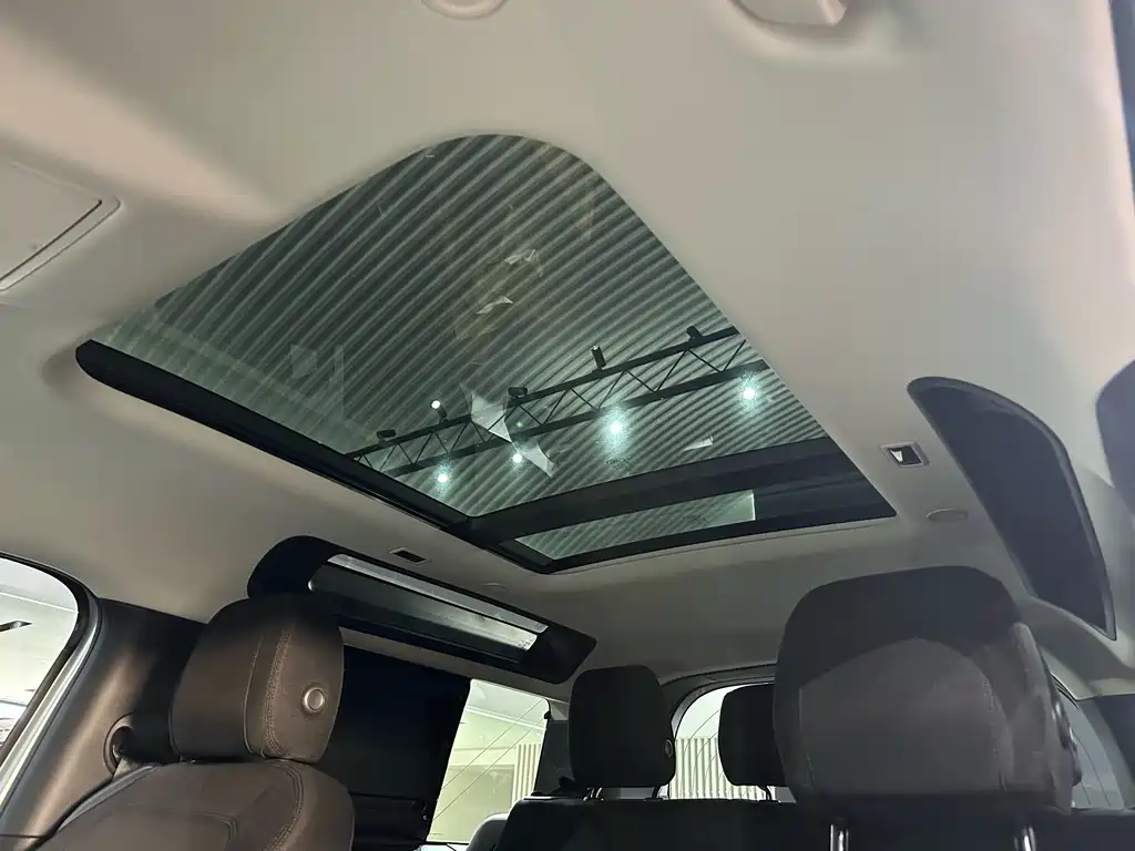 Land Rover Defender 2024 — фото 13