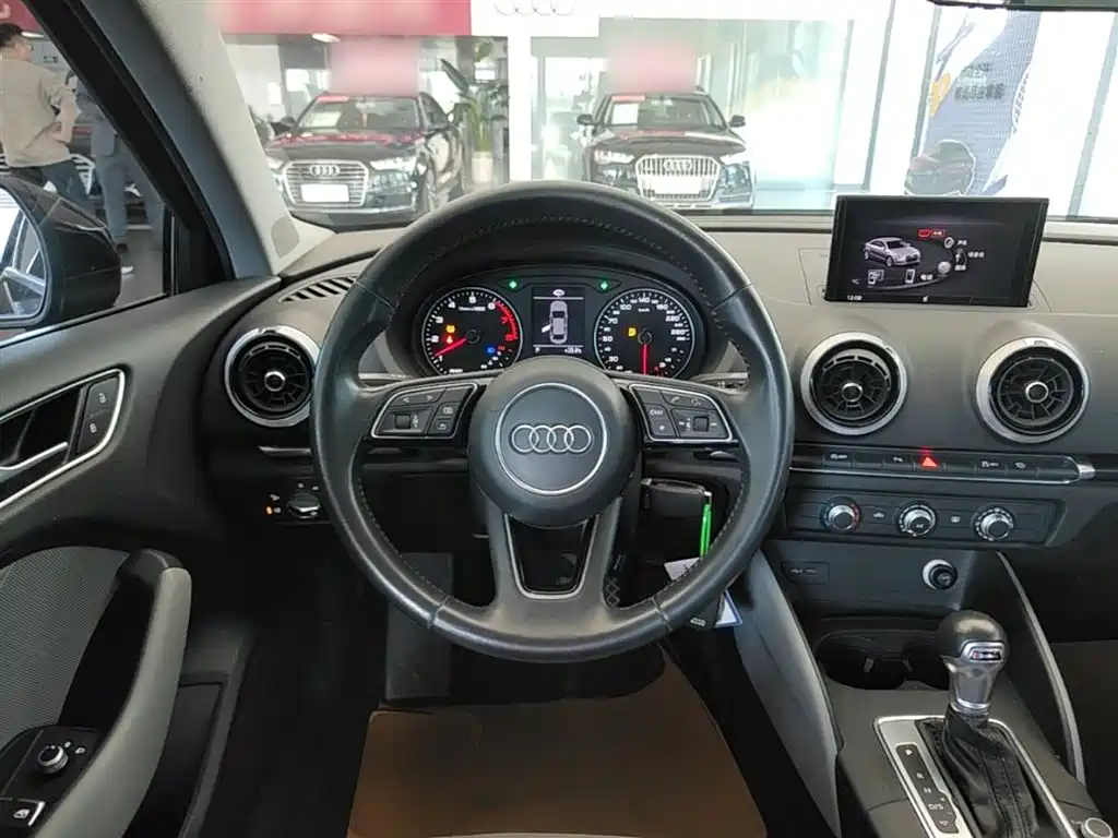 Audi A3 2018 — фото 11