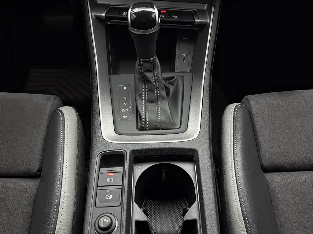 Audi Q3 2022 — фото 16