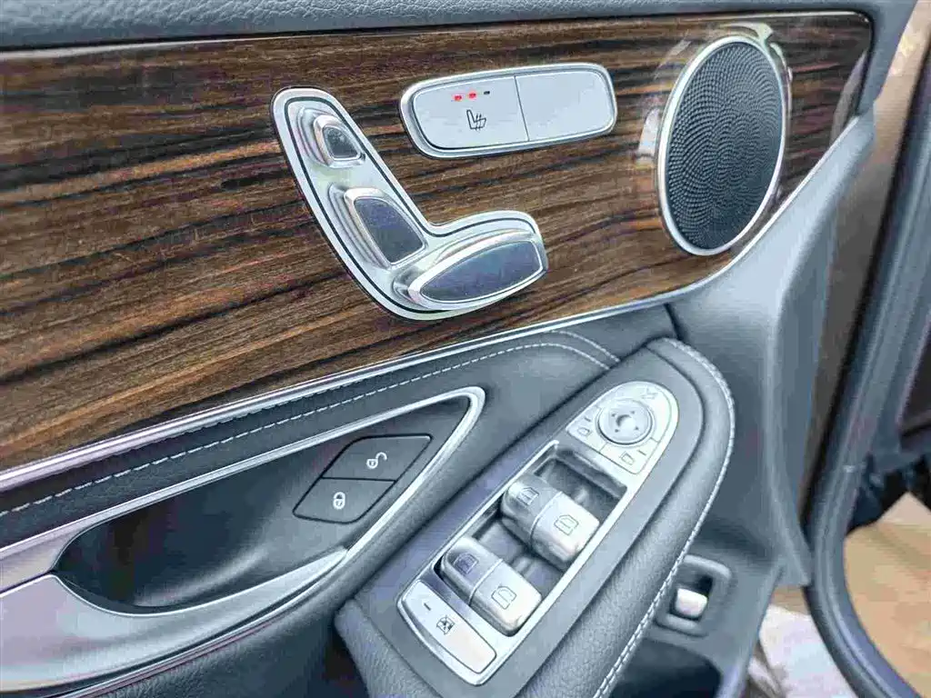 Mercedes-Benz GLC 2017 — фото 9