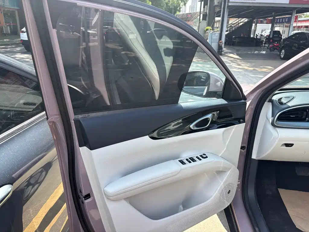 Geely Galaxy Starwish 2025 — фото 12