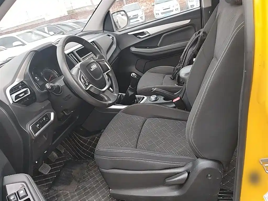 Isuzu RE-MAX 2023 — фото 15