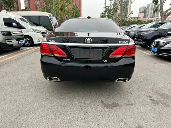 Toyota Crown 2012